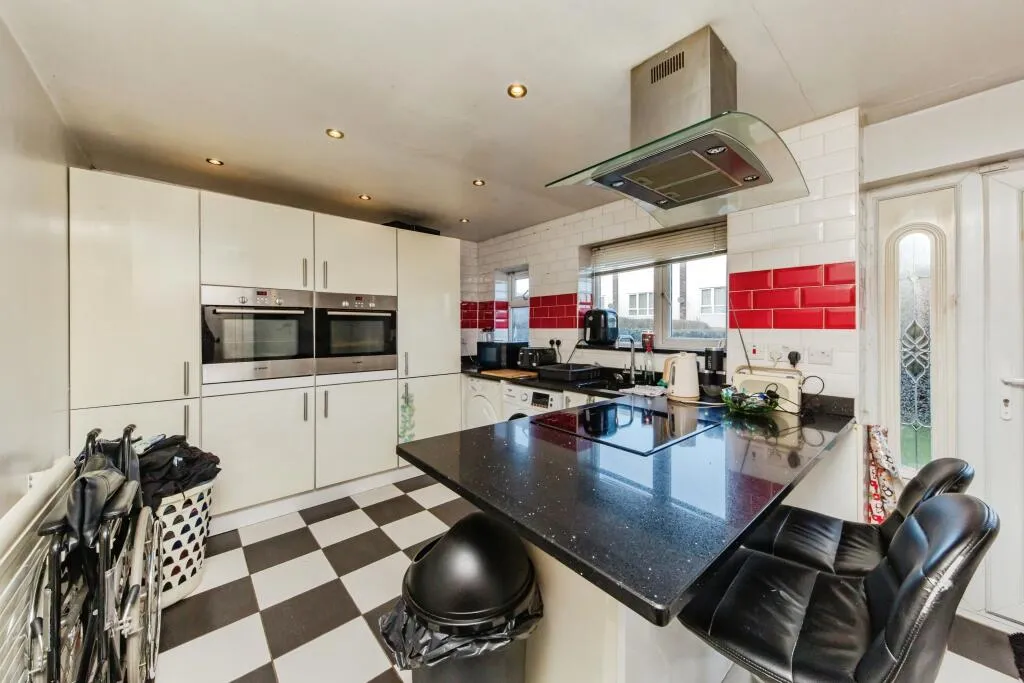 4 bed Terraced