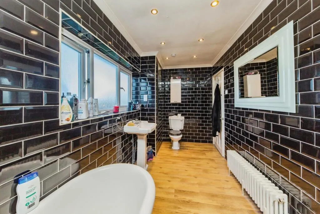 4 bed Terraced