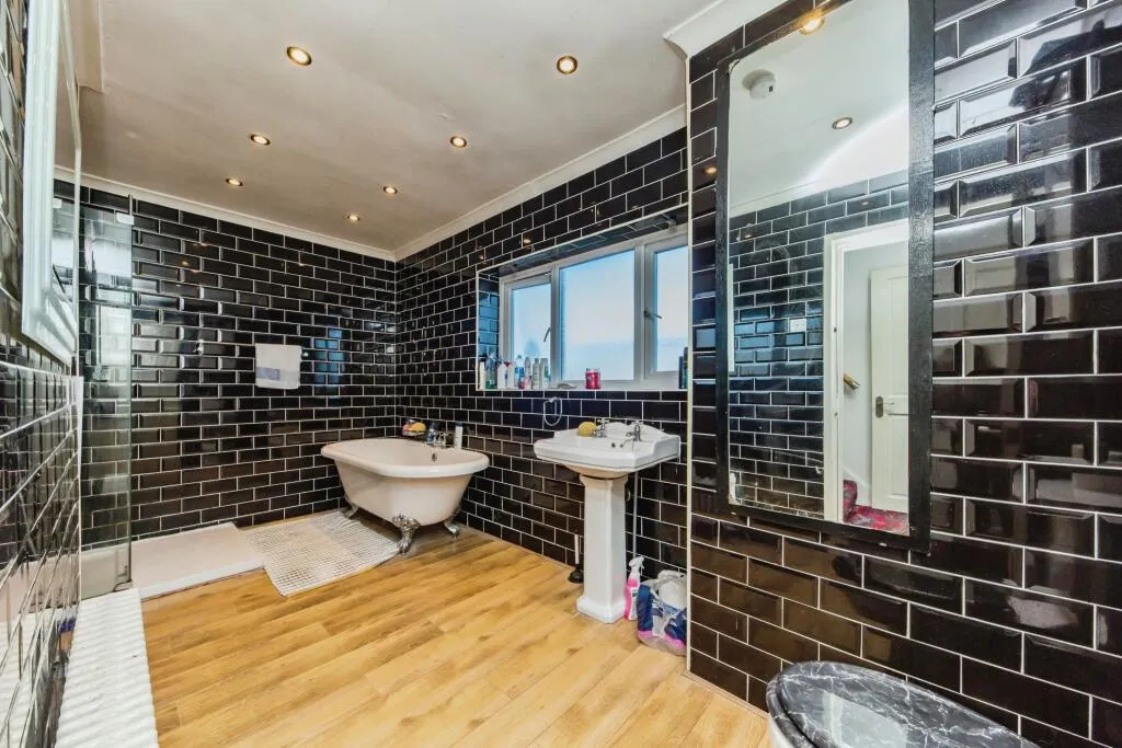 4 bed Terraced