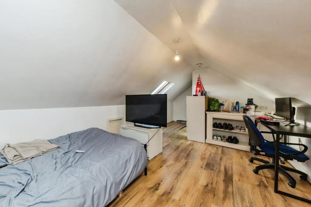 4 bed Terraced