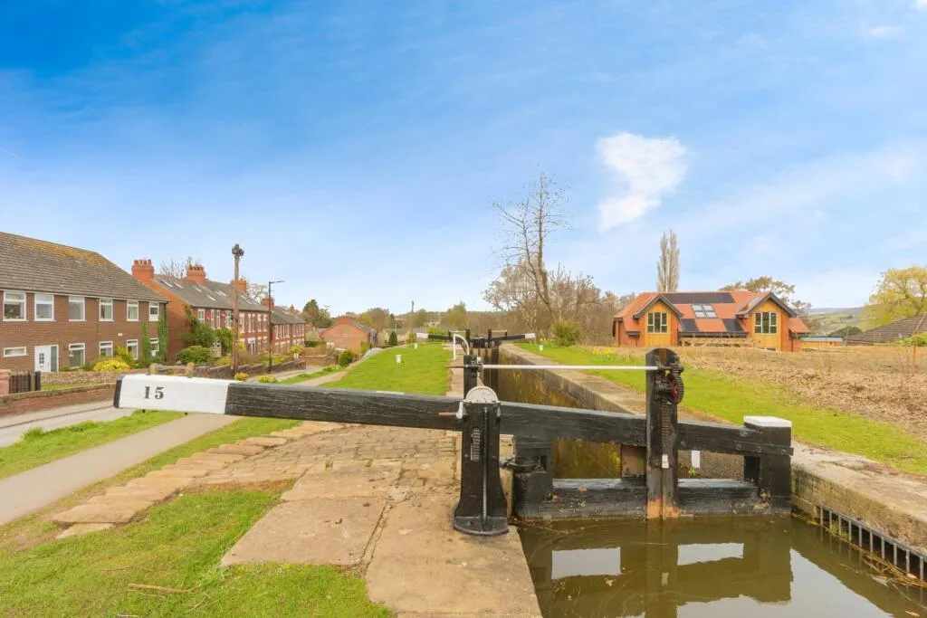 2 bed Terraced