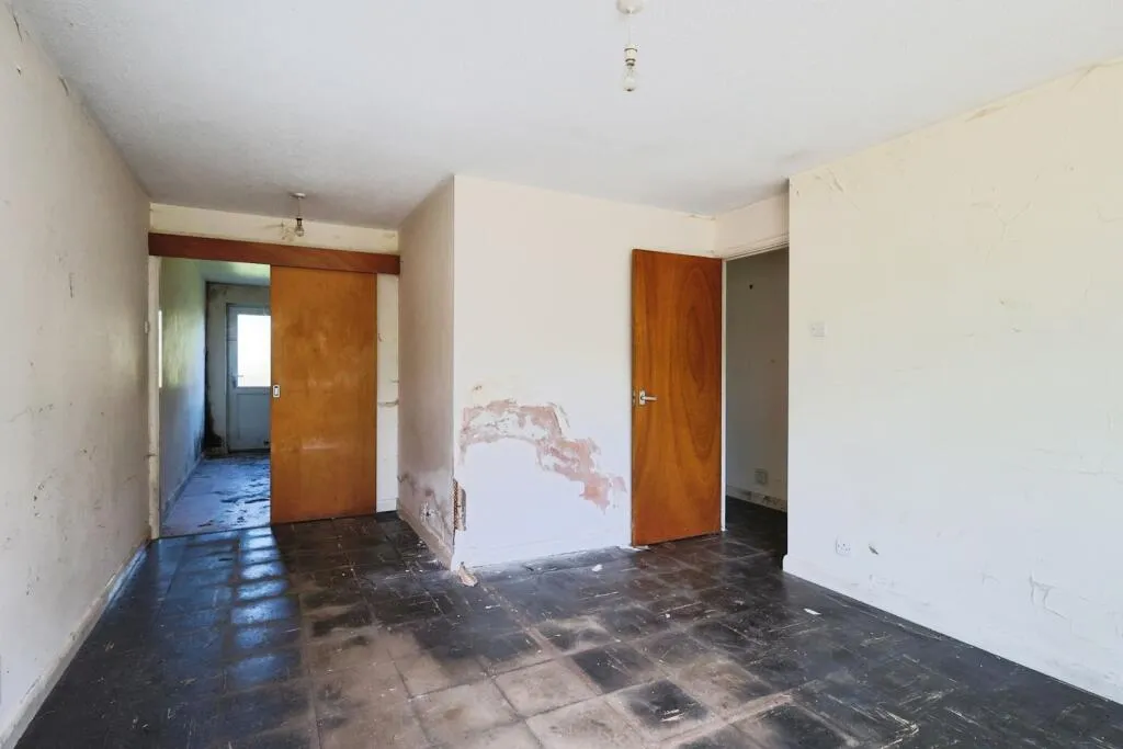 1 bed Ground Flat