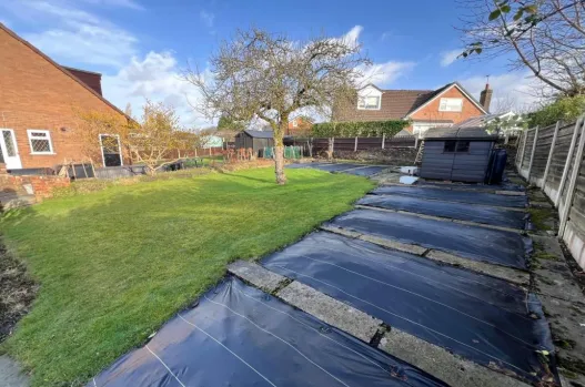 2 bed Land