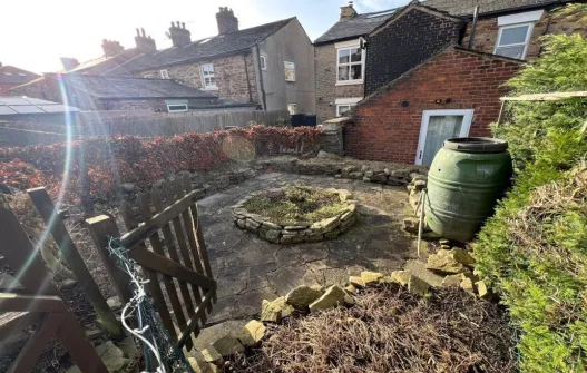 2 bed Land