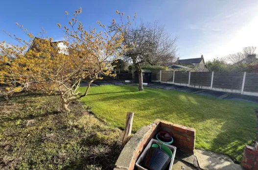 2 bed Land
