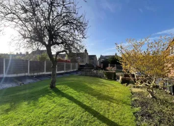 2 bed Land