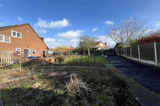 2 bed Land