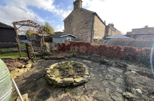 2 bed Land