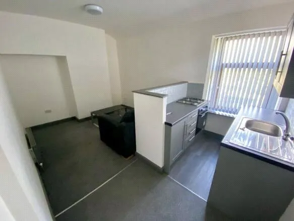 4 bed Mixed Use