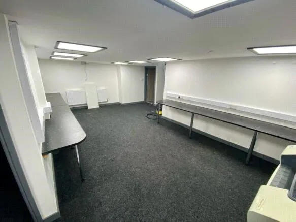 4 bed Mixed Use