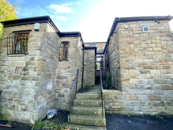 4 bed Mixed Use