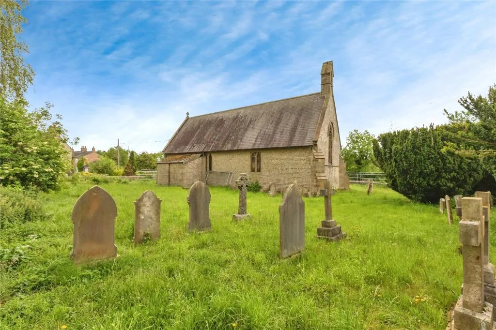 3 bed Land
