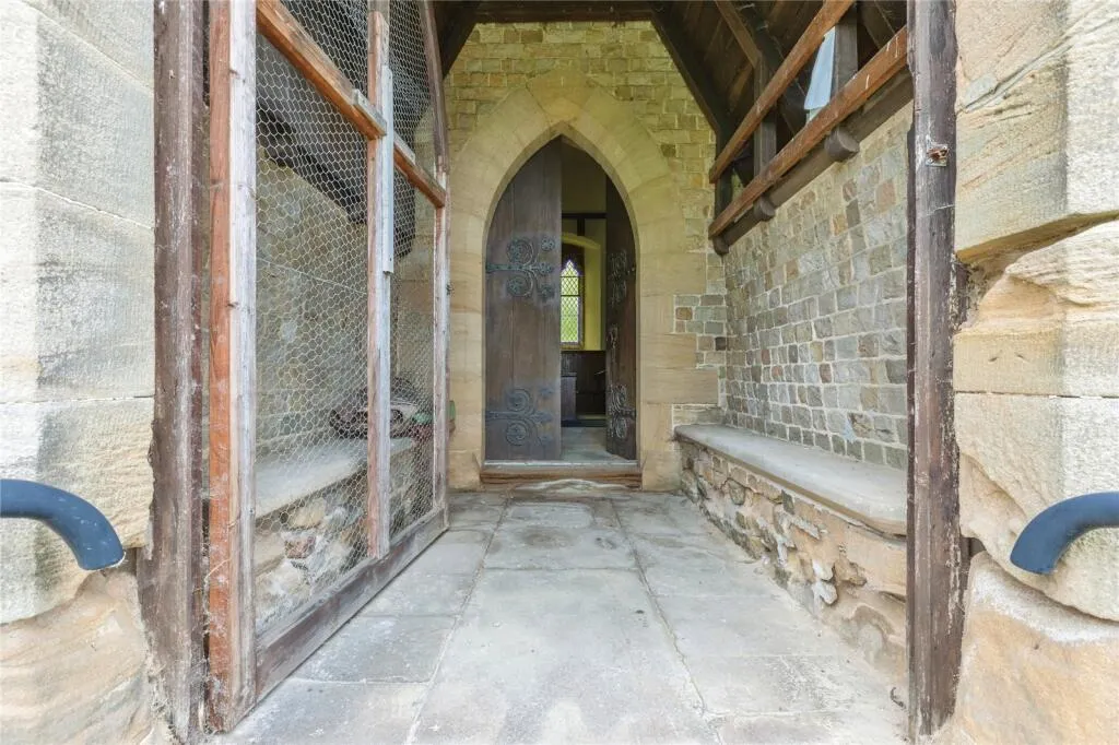 3 bed Land