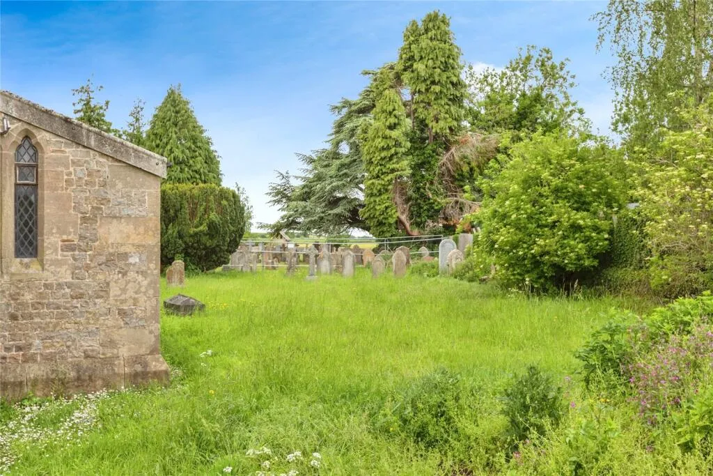 3 bed Land
