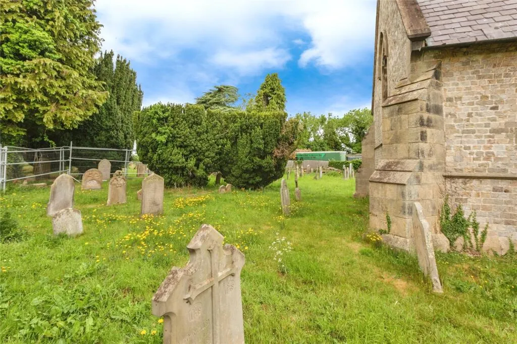 3 bed Land