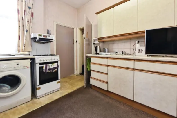 5 bed Semi-Detached