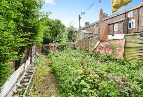 5 bed Semi-Detached