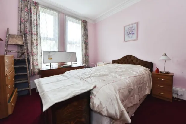 5 bed Semi-Detached
