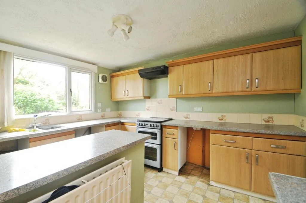 5 bed Semi-Detached