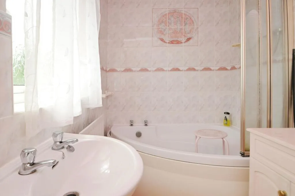 5 bed Semi-Detached