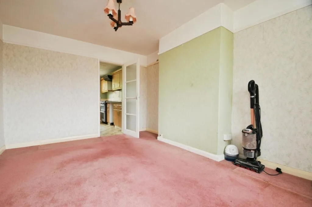 5 bed Semi-Detached