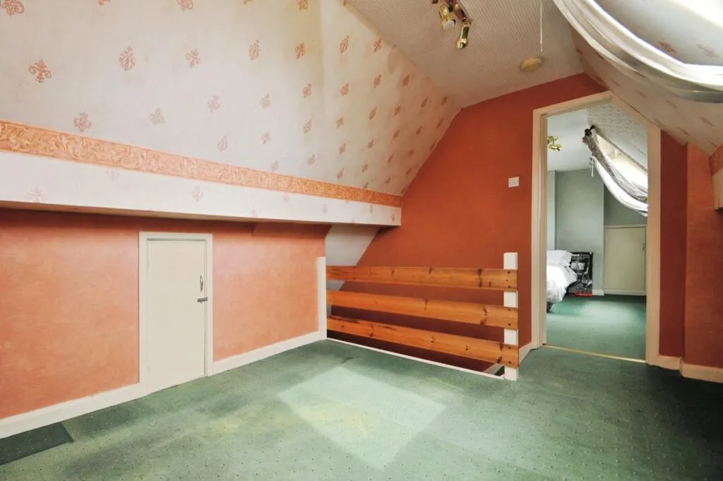 5 bed Semi-Detached