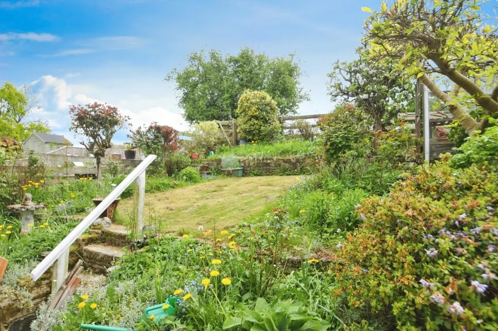 5 bed Semi-Detached