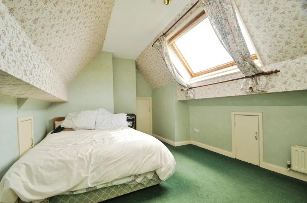 5 bed Semi-Detached