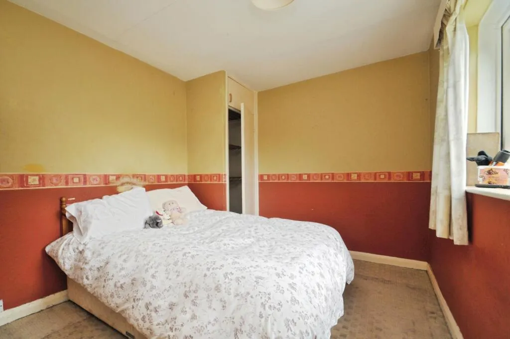 5 bed Semi-Detached