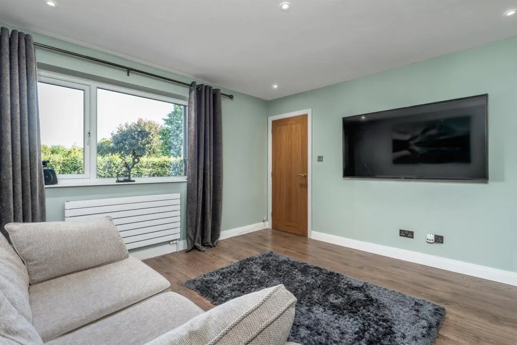 4 bed Link Detached House