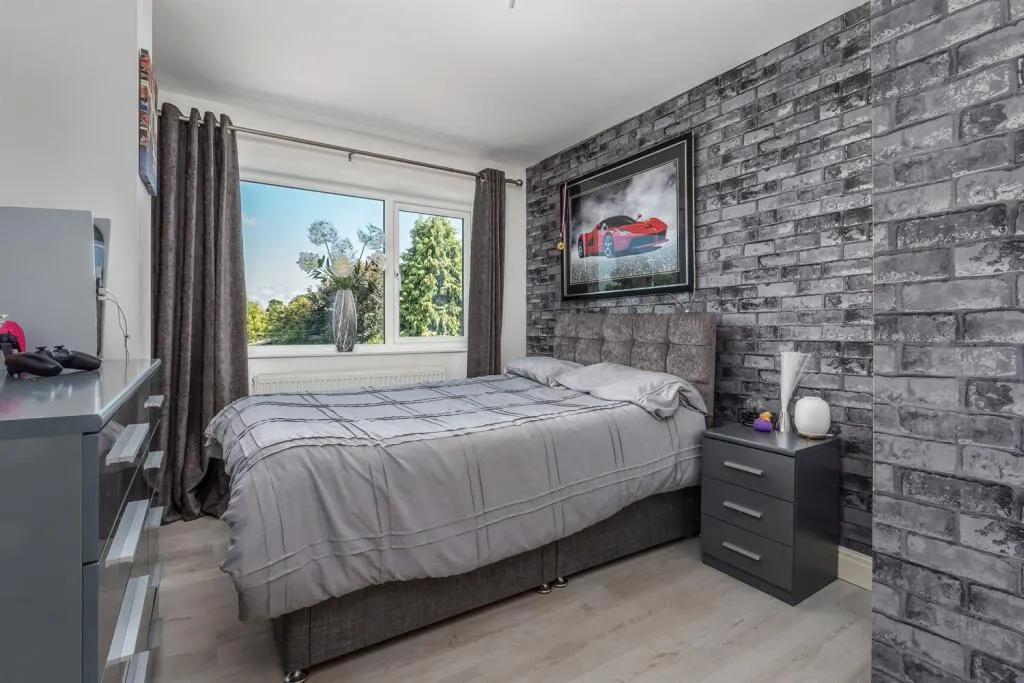 4 bed Link Detached House