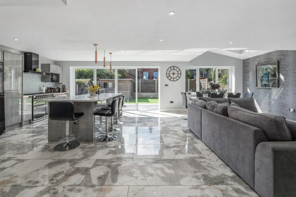 4 bed Link Detached House