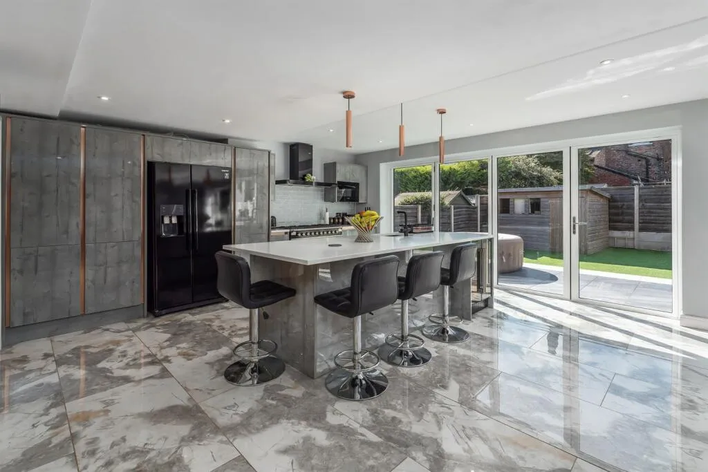4 bed Link Detached House
