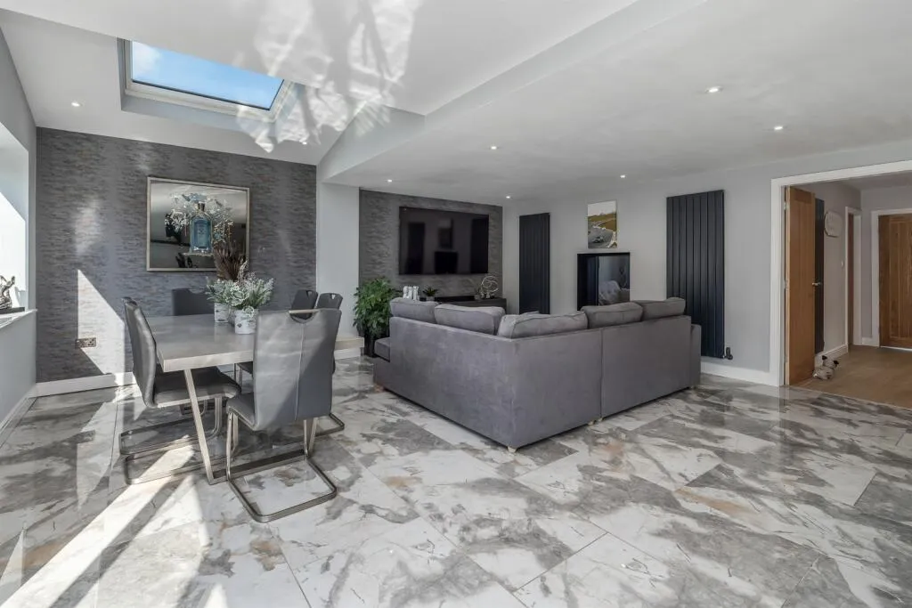 4 bed Link Detached House