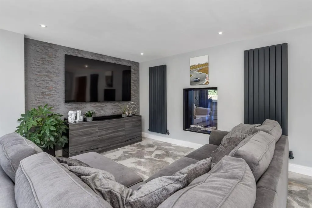 4 bed Link Detached House