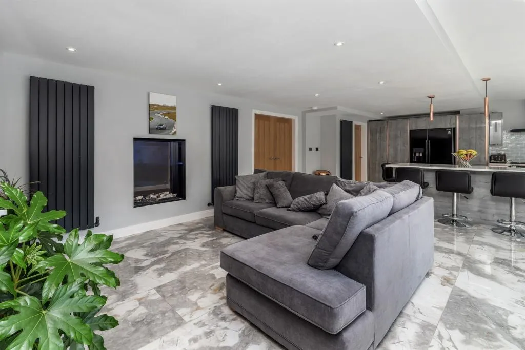 4 bed Link Detached House