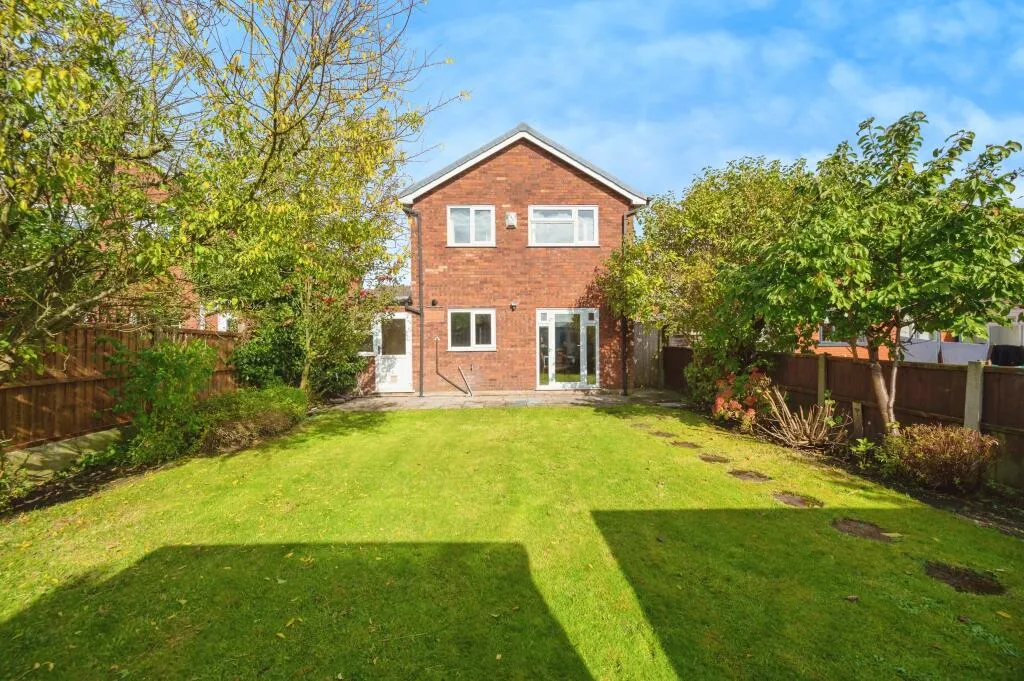 4 bed Detached