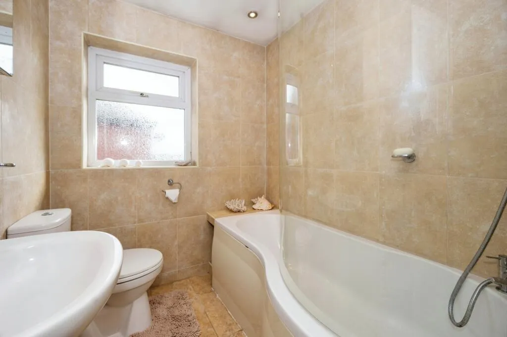 4 bed Detached
