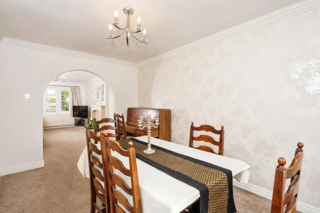 4 bed Detached