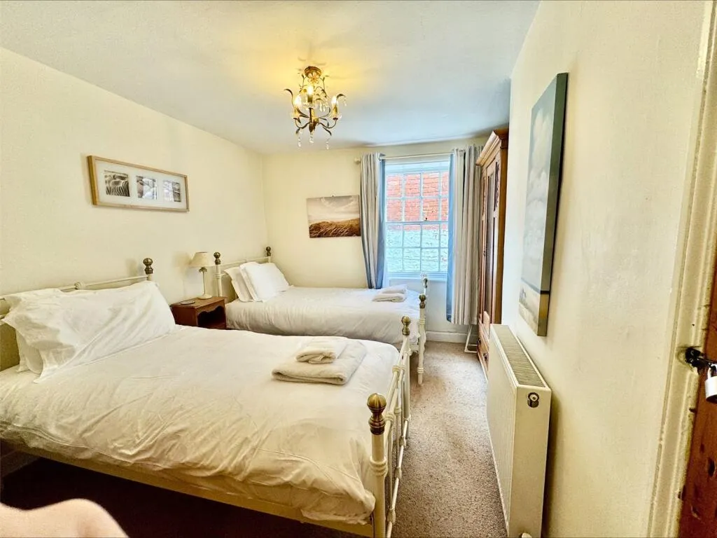 3 bed Cottage