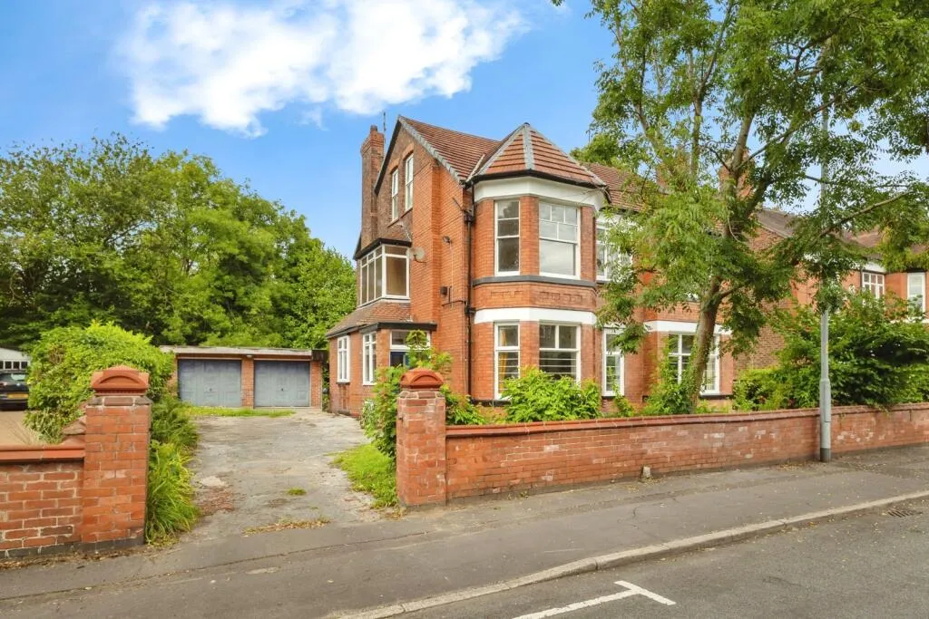 6 bed Detached