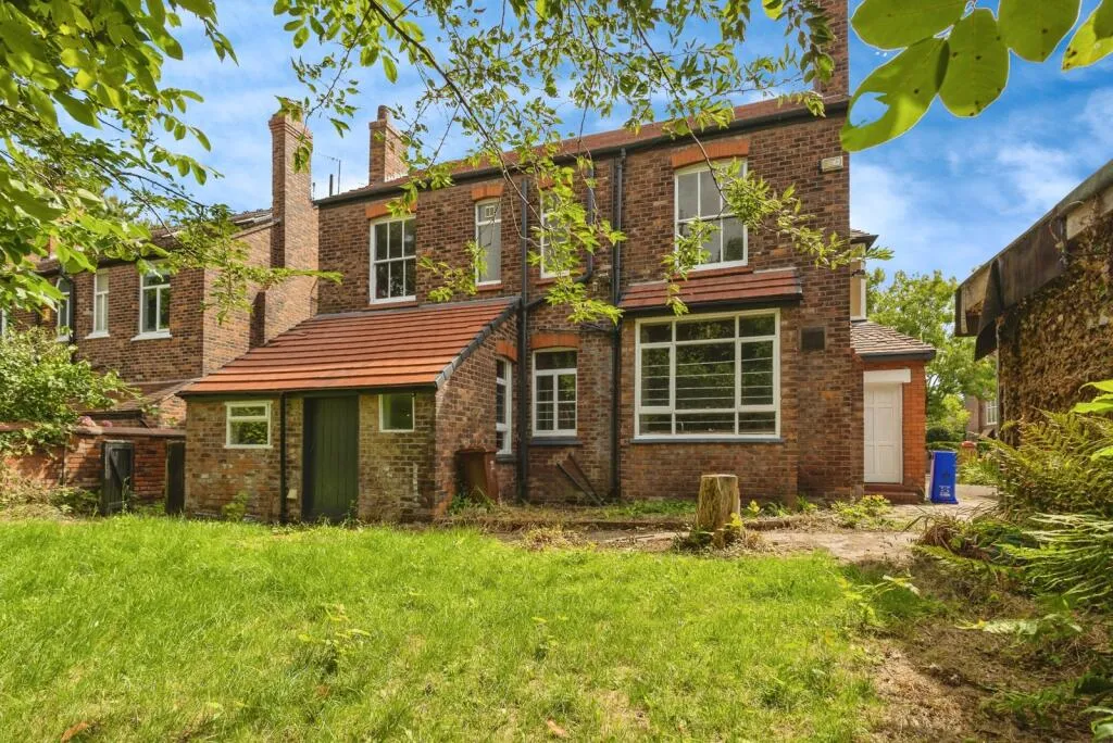 6 bed Detached