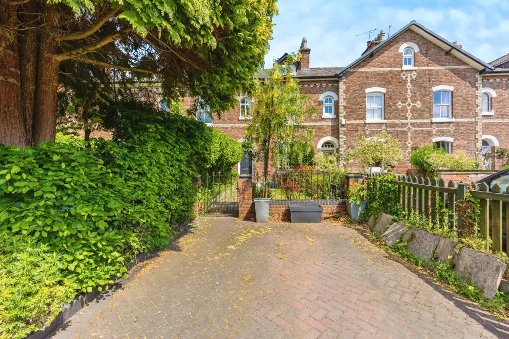 3 bed Terraced