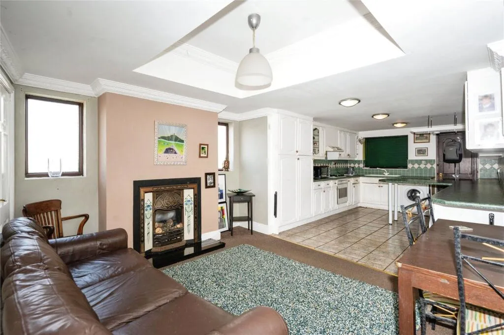 2 bed End of Terrace