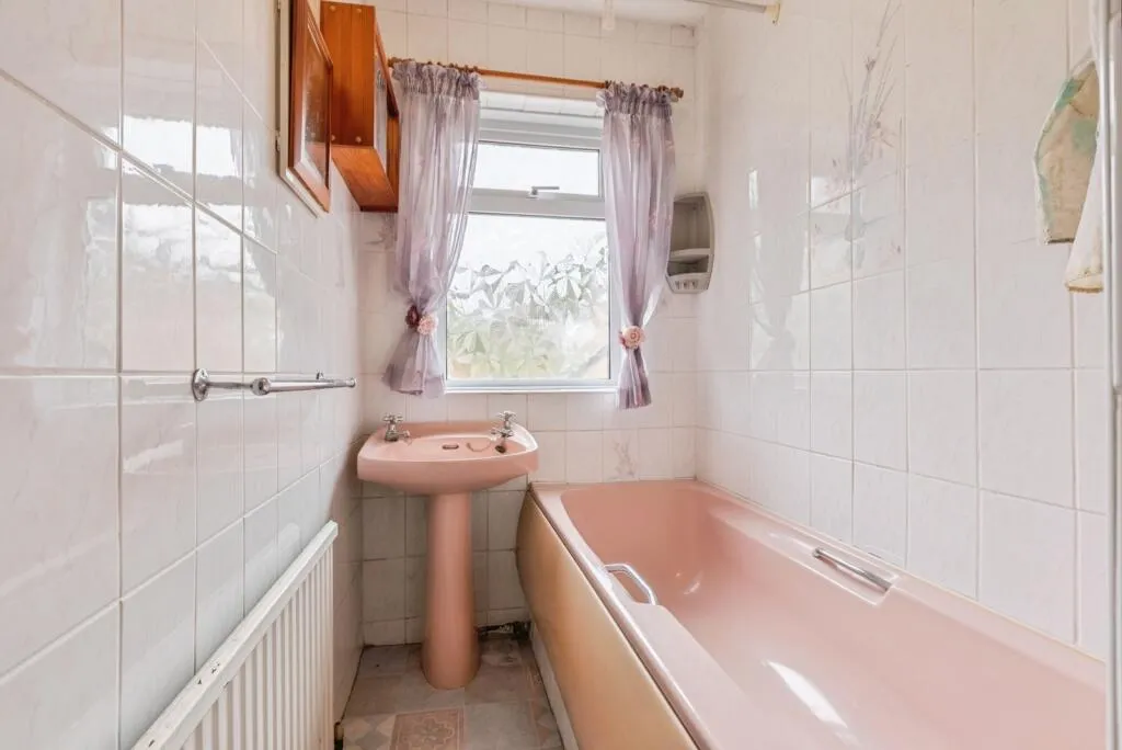 2 bed Detached Bungalow