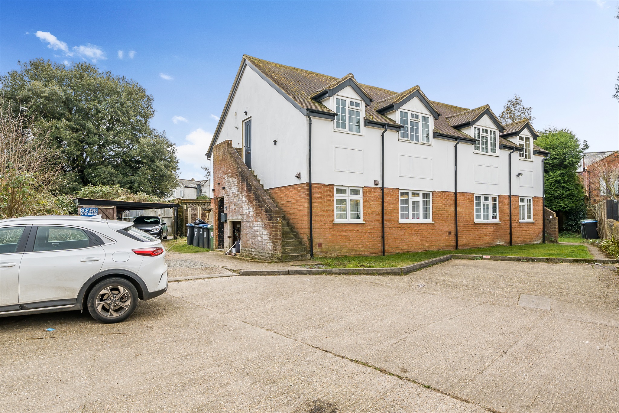 2 bed Maisonette