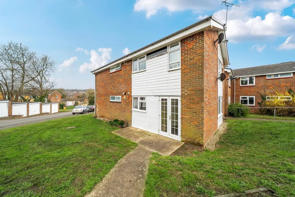 2 bed Ground Flat