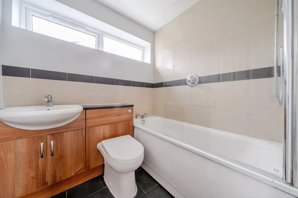 2 bed Ground Flat
