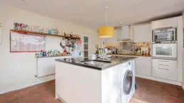 5 bed Detached