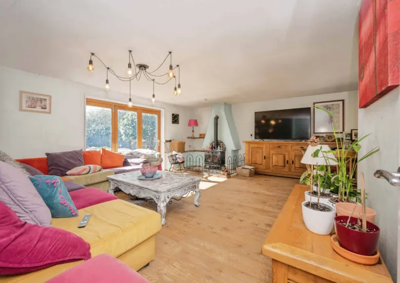 5 bed Detached